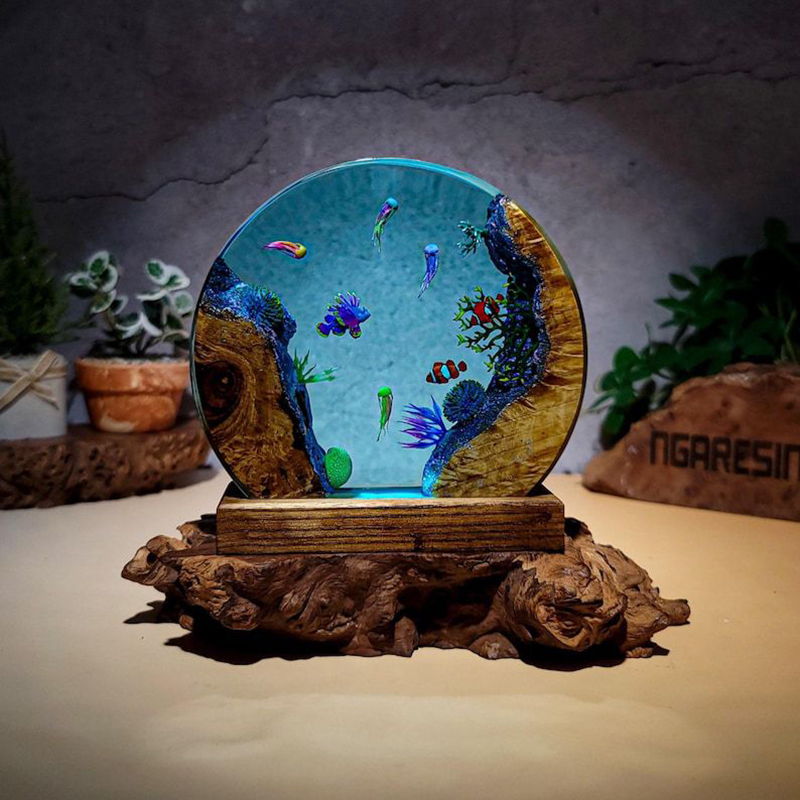 Aquarium & Marine Museum Ums - مصباح طاولة من الراتنج بتصميم حيوانات